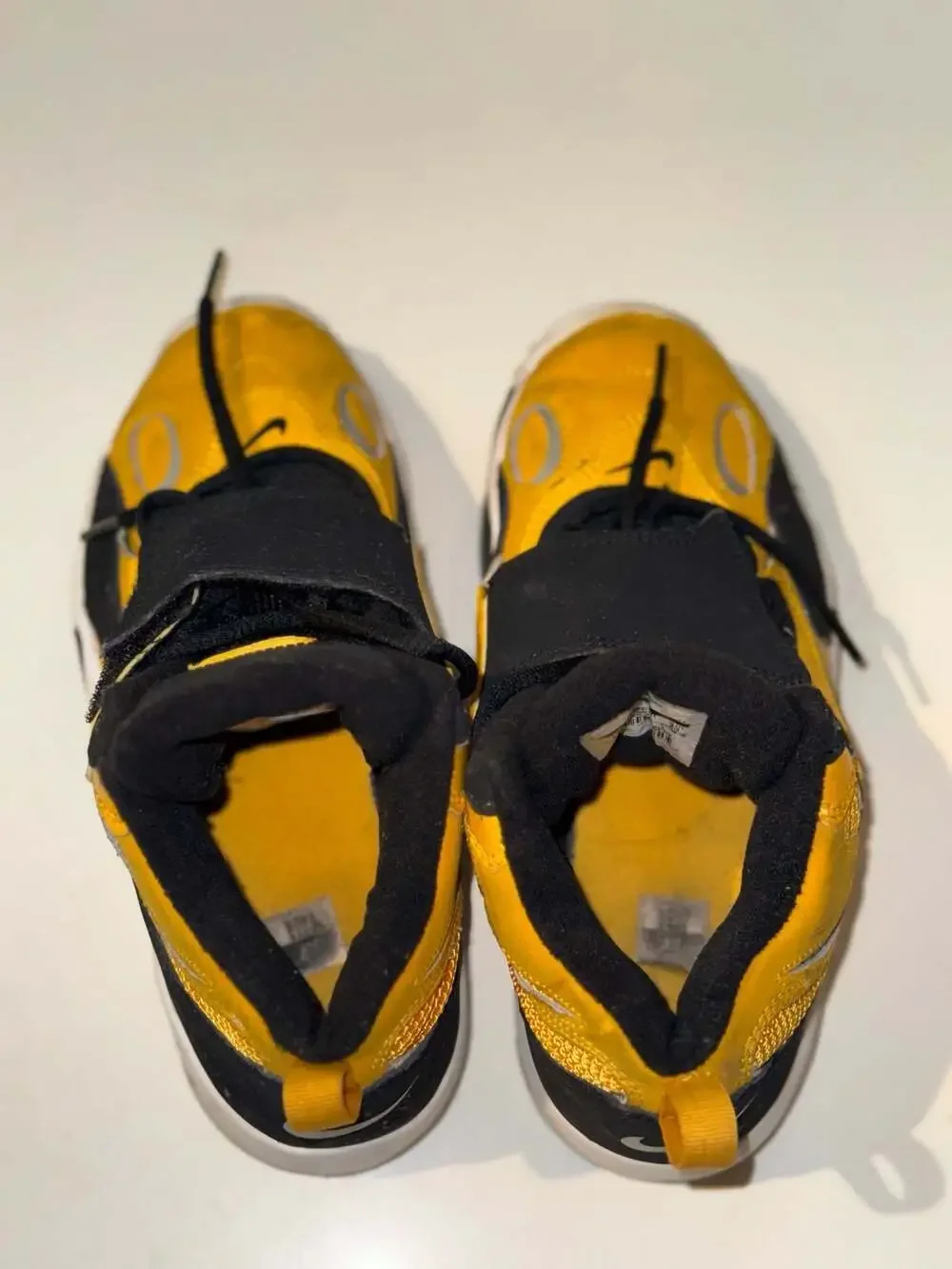 Nike Air Speed Turf University Gold Black White GS Size 4Y